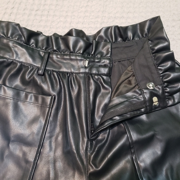 Who What Wear Black Faux Leather Paperbag Waist Wide Leg Pants Size 4 - Picture 6 of 12